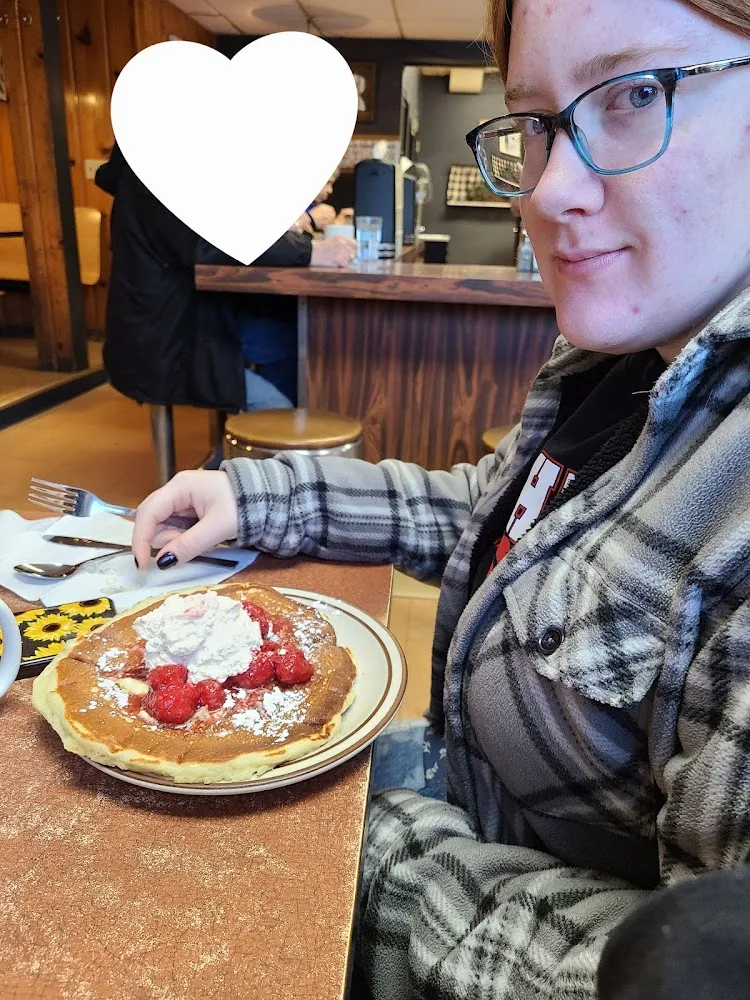 Pancakes with Strawberries and Cream